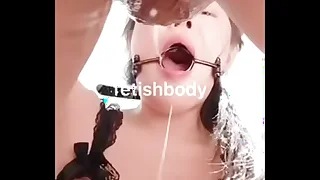 道具强制深喉&sol;口水拉丝&sol;呕声&sol;鼻涕声&sol;眼泪&sol;鼻涕&sol;颜射 类似无套内射的感觉怎一个爽字了得